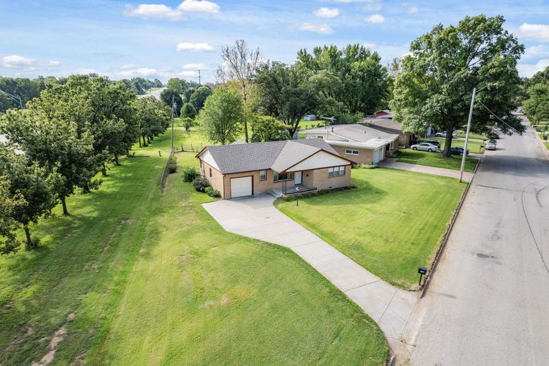 804 Riverdale Dr, Mulvane, KS 67110