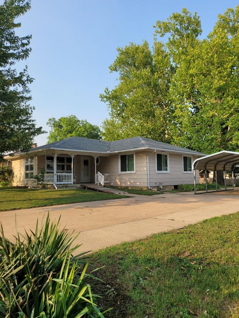 214 N Adams St, Eureka, KS 67045