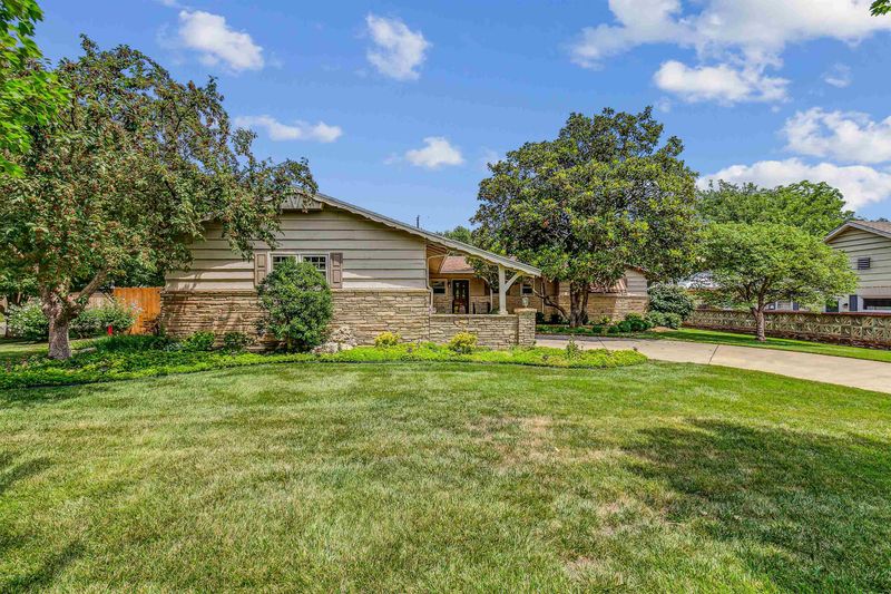6402 E 11th St N, Wichita, KS 67206