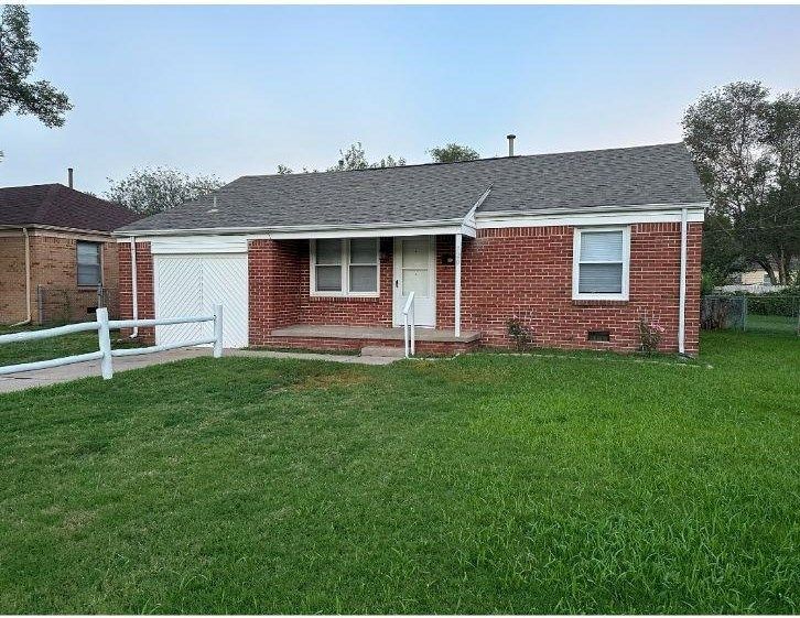 720 S Apache Dr, Wichita, KS 67207