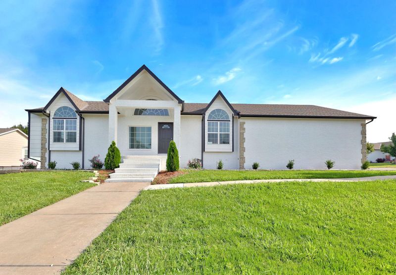618 E Hedgewood Ct, Andover, KS 67002