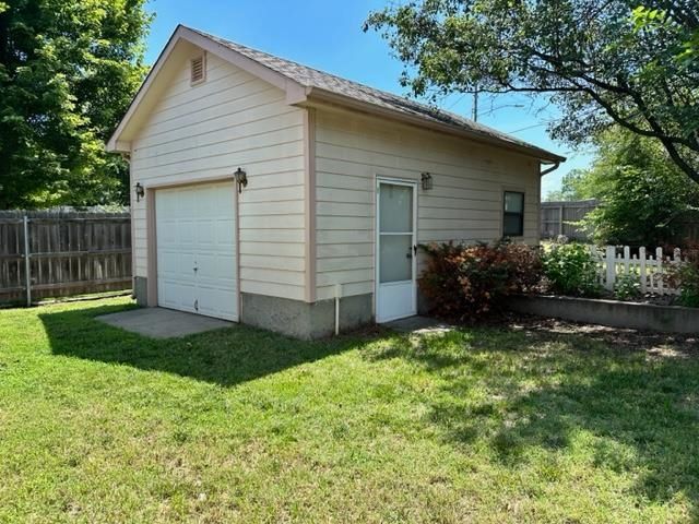 1533 E Juniper Ct, Derby, KS 67037