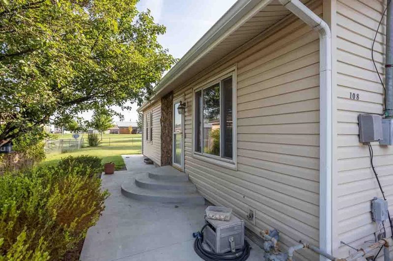 108 E South, Goddard, KS 67052-8866