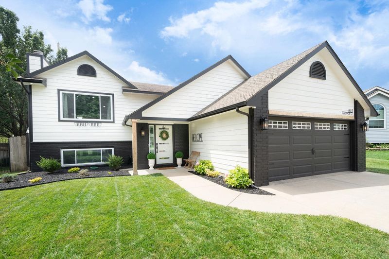 843 Carriage Ct, Maize, KS 67101