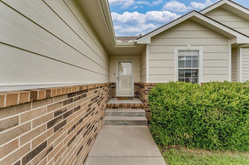 2601 E Cambridge St, Park City, KS 67219