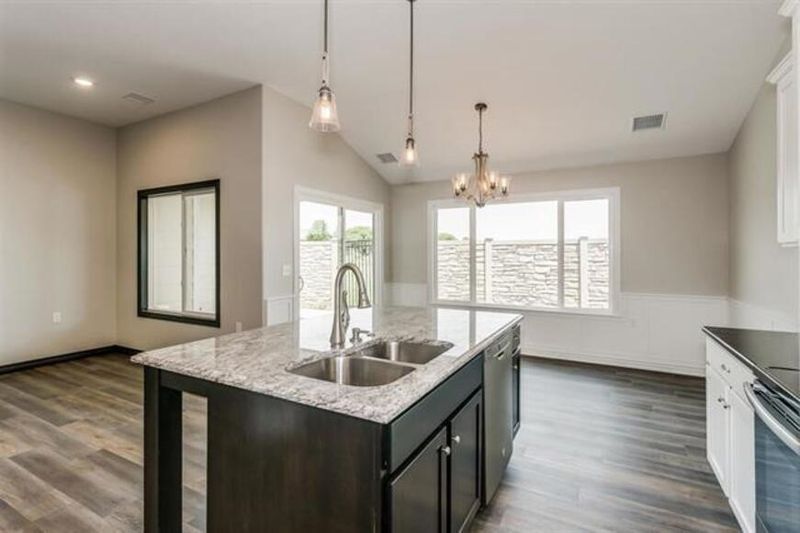 2418 E Madison Ave Apt 1701, Derby, KS 67037
