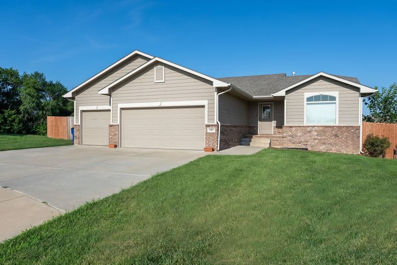 1907 E Highridge Ct, Park City, KS 67219