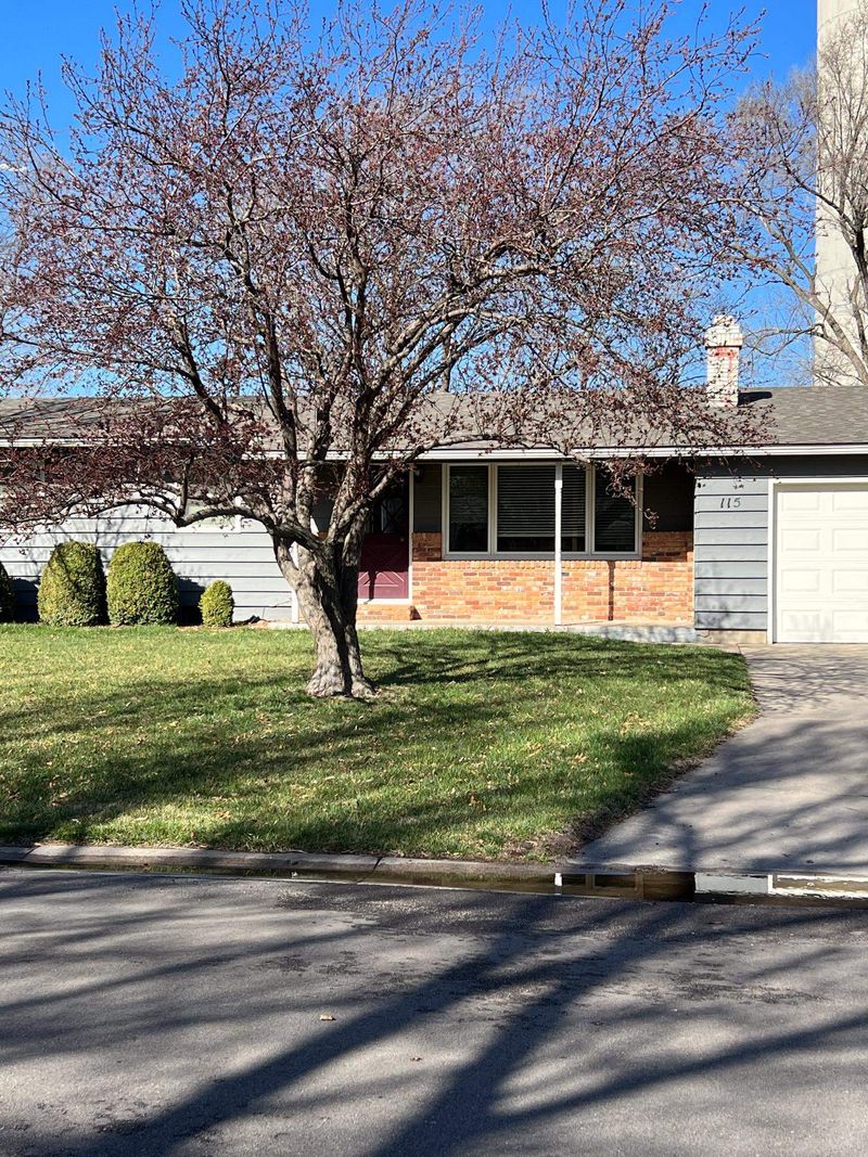 115 W Vesper St, Hesston, KS 67062