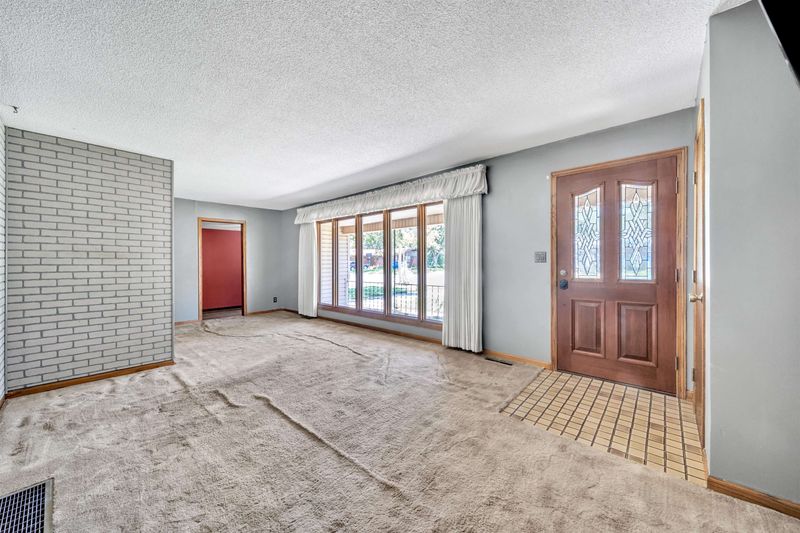 203 Martha Ave, Mulvane, KS 67110