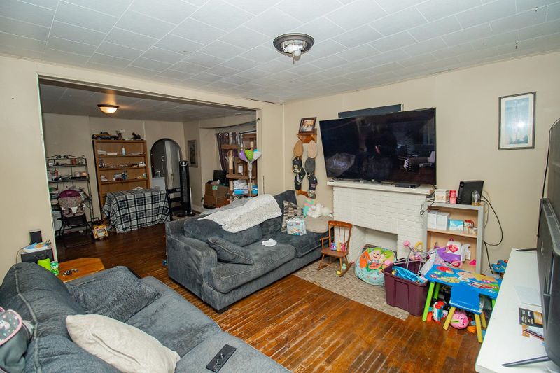 120 SW 5th St, Newton, KS 67114