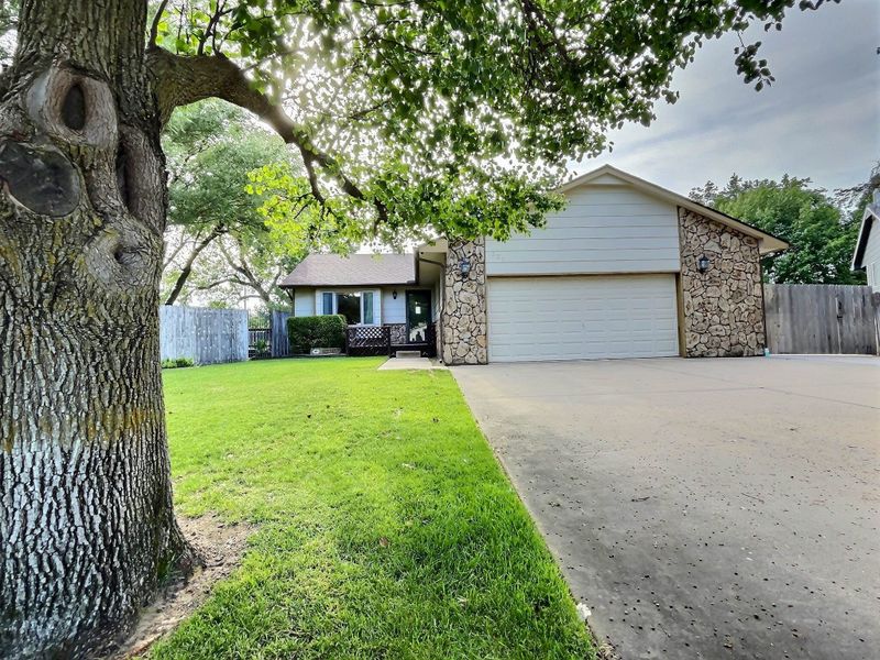 229 N Queen Ave, Maize, KS 67101