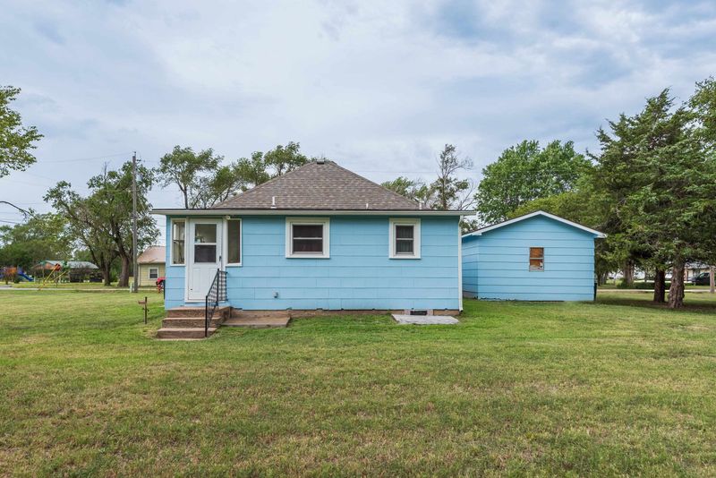 112 S Dacey Ave, Bentley, KS 67016
