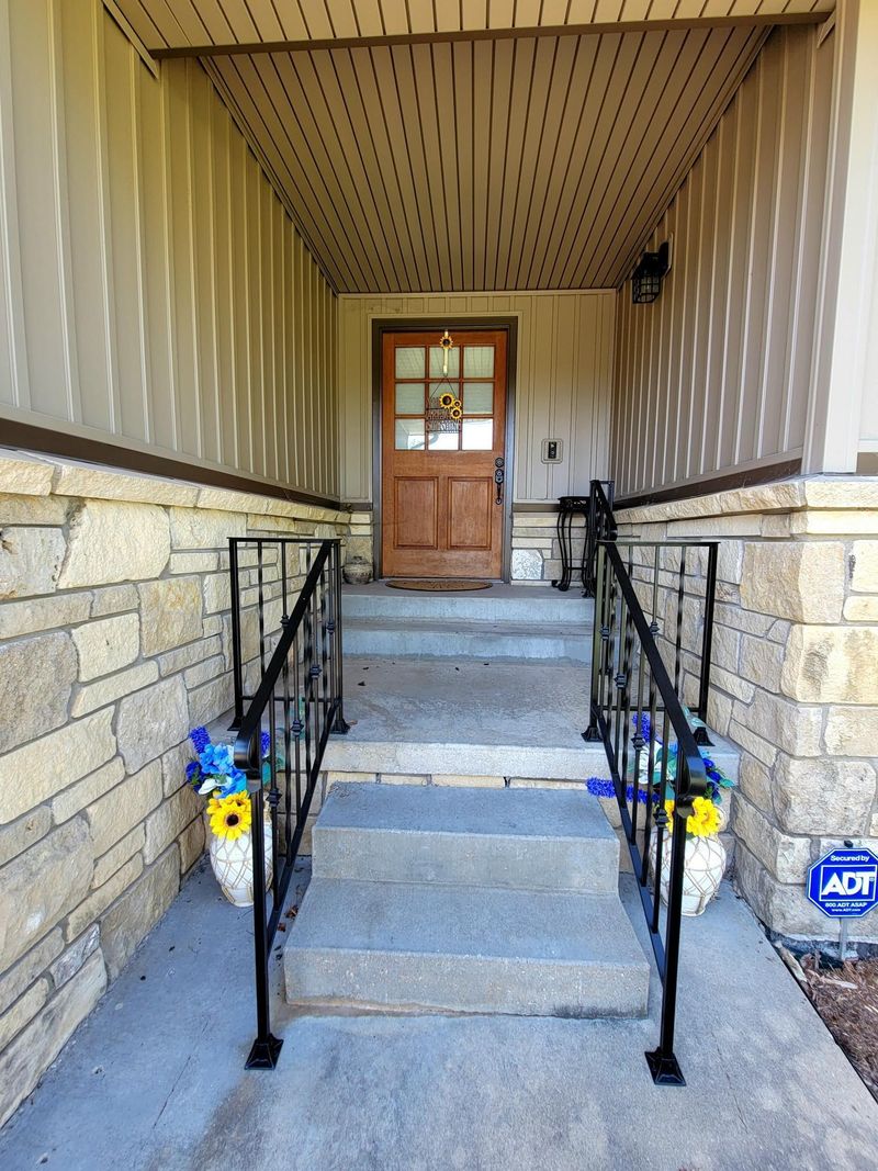 705 E 35th Ave, Winfield, KS 67156