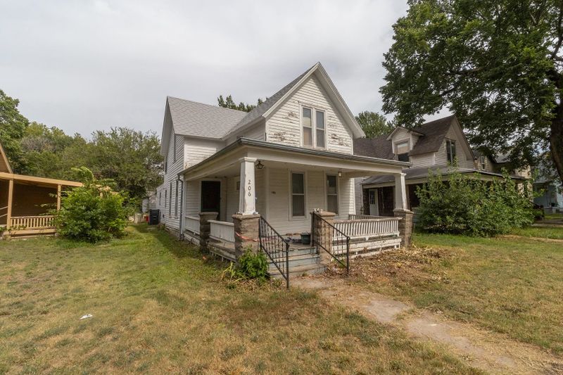 206 Allison St, Newton, KS 67114