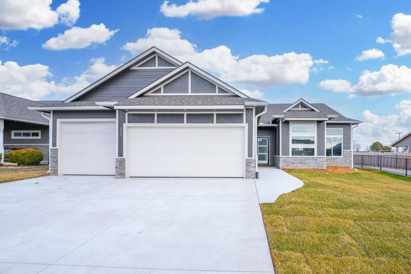928 Cedar Brook Cir, Mulvane, KS 67110