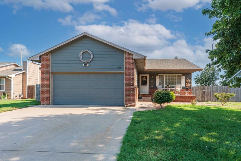 808 Sunrise Cir, Goddard, KS 67052