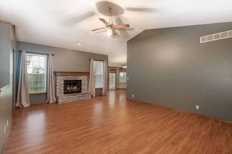 6103 E Brookview St, Wichita, KS 67220