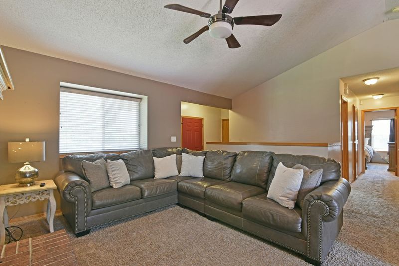 2325 S Leecrest St, Wichita, KS 67209