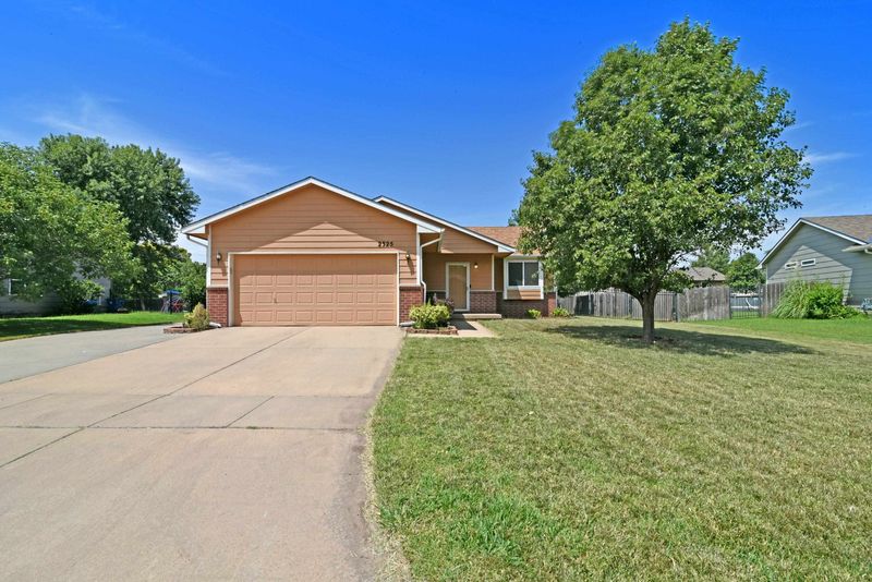 2325 S Leecrest St, Wichita, KS 67209