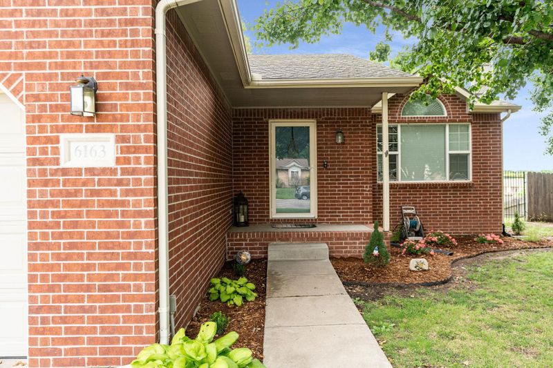 6163 E Quail Ridge Ct, Bel Aire, KS 67220