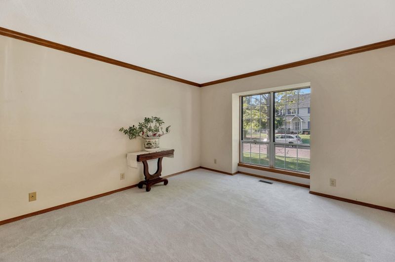 5214 E Pembrook Cir, Wichita, KS 67220