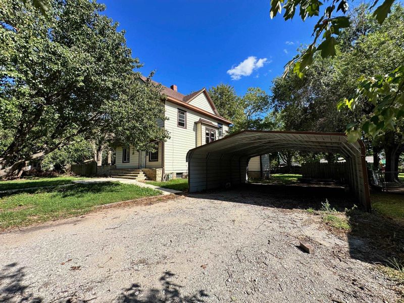 1523 E 12th Ave, Winfield, KS 67156