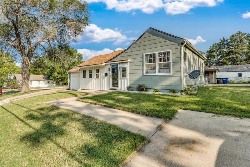 1202 Dearborn St, Augusta, KS 67010