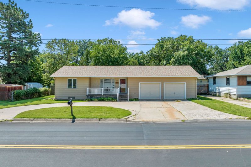 705 W 12th St, Newton, KS 67114