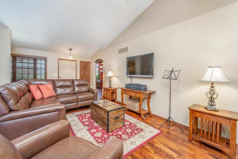 1016 E Moss Wood Ct, Derby, KS 67037