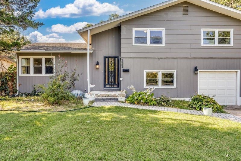 533 W 5th St, Valley Center, KS 67147