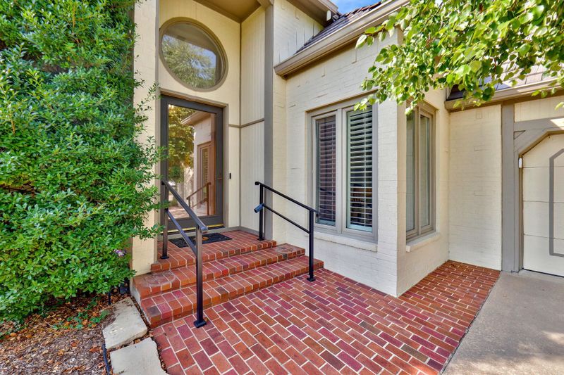 9237 E Lakepoint Dr, Wichita, KS 67226