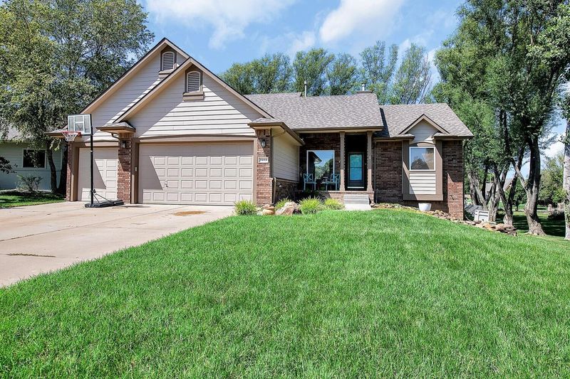 1413 E Hiddenridge Cir, Derby, KS 67037