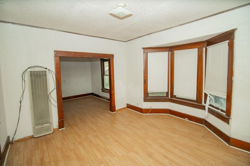 609 E 13th Ave, Winfield, KS 67156
