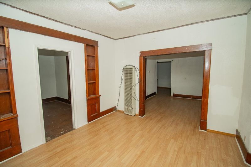 609 E 13th Ave, Winfield, KS 67156