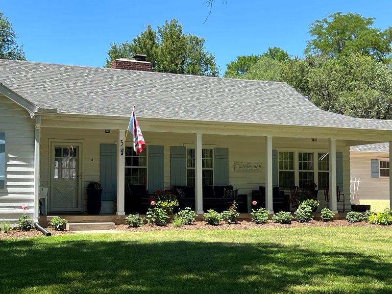 5 Circle Dr, Newton, KS 67114