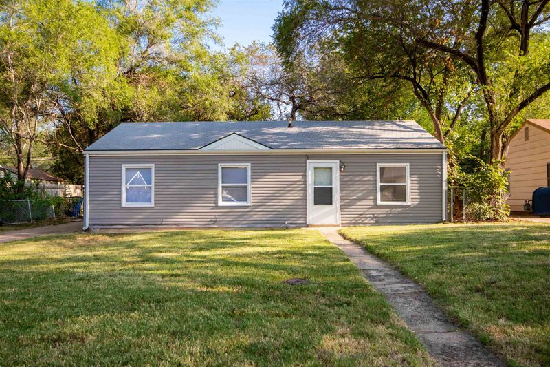 1230 E Arlington St, Park City, KS 67219