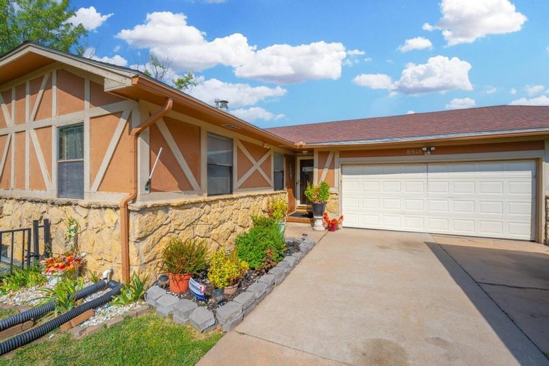 8918 E Dos Rios St, Wichita, KS 67207