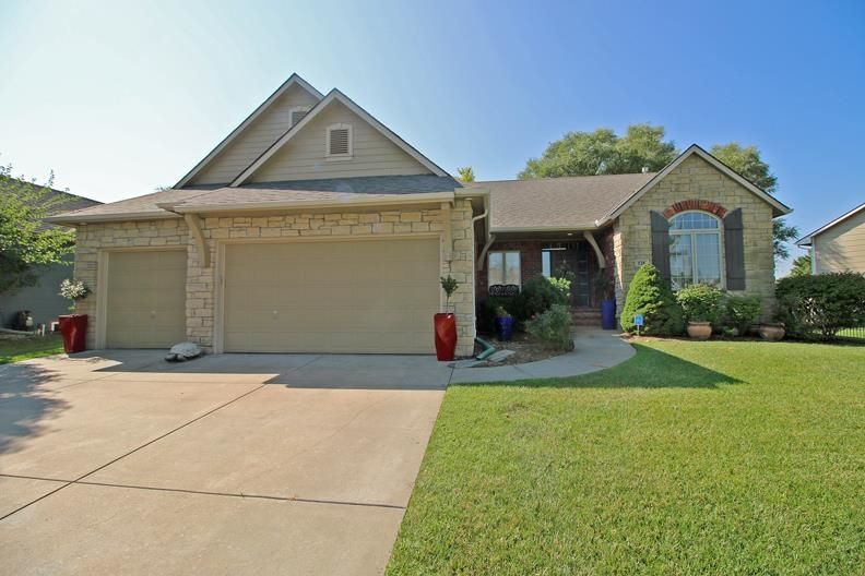 128 S Onewood Cir, Andover, KS 67002