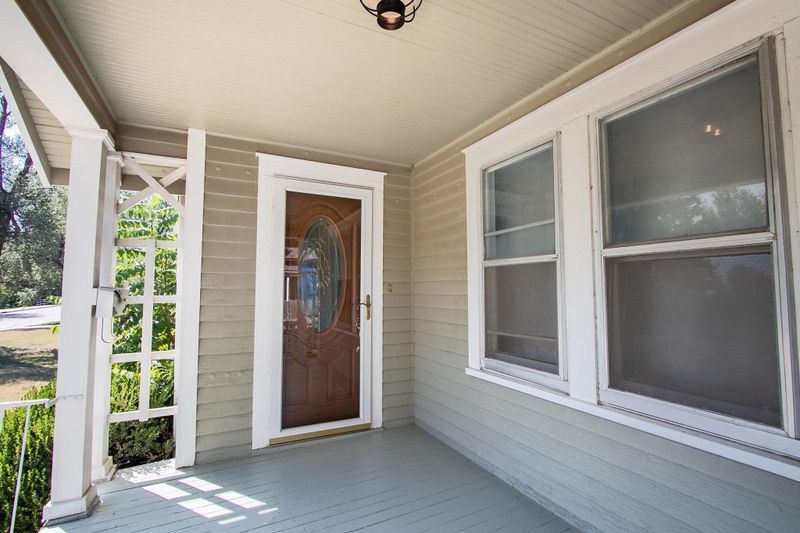 712 E 1st, Newton, KS 67114
