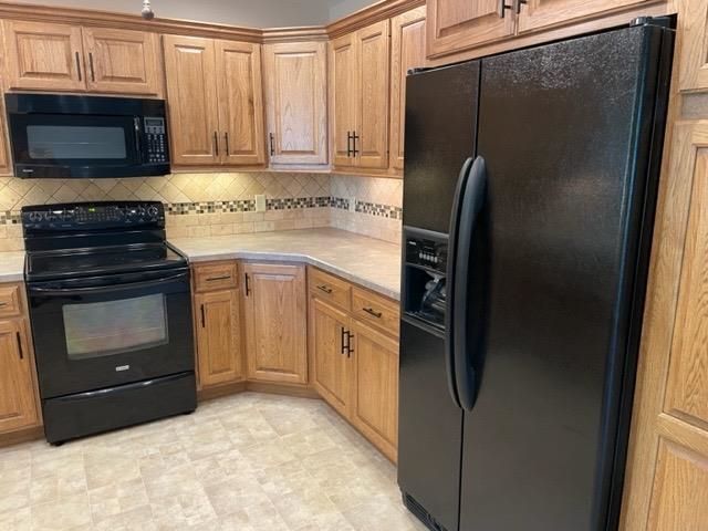 1305 W 9th, Newton, KS 67114