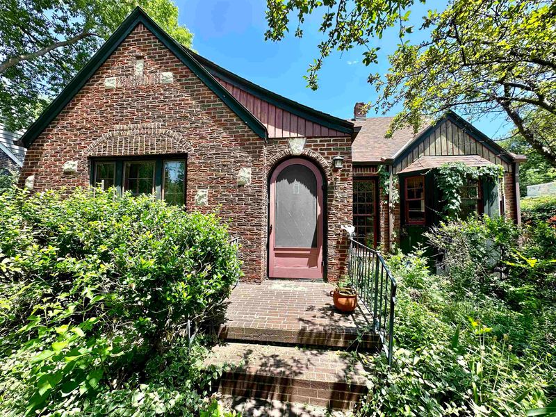 114 N Pinecrest, Wichita, KS 67208
