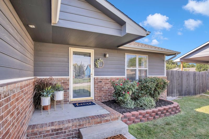 206 Victoria Rd, Newton, KS 67114