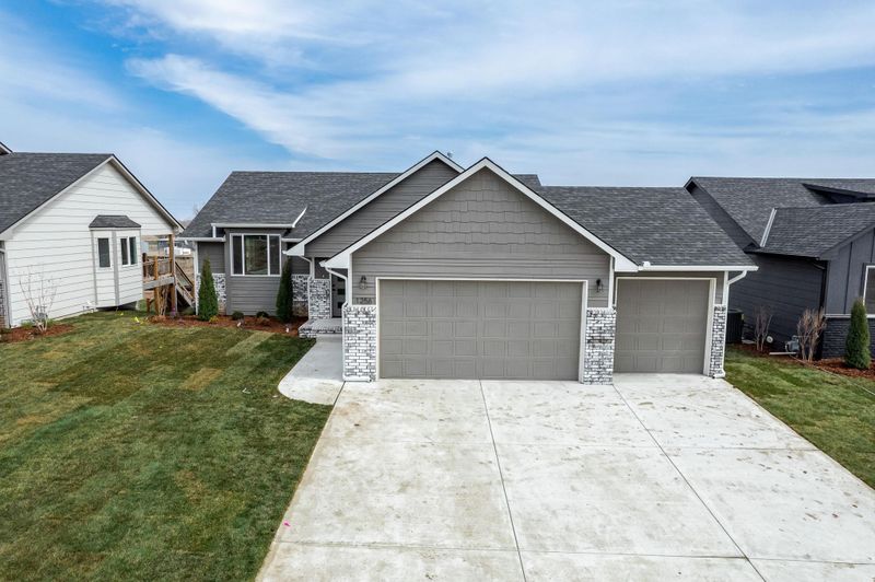 1256 E Outland Ct, Goddard, KS 67052