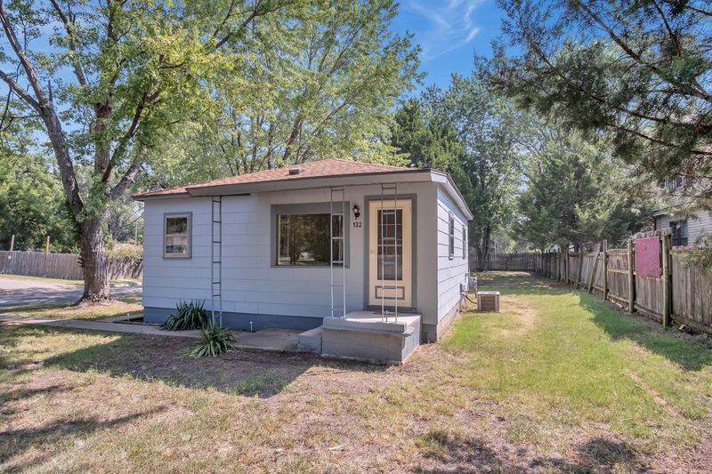 132 Mclain Ave, Newton, KS 67114
