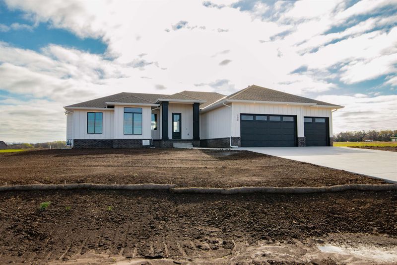300 Thurston Ln, Derby, KS 67037
