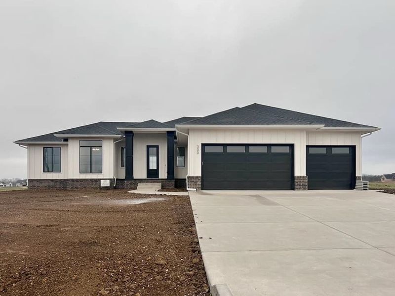 300 Thurston Ln, Derby, KS 67037