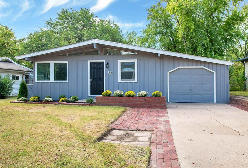 815 E 5th St, Newton, KS 67114