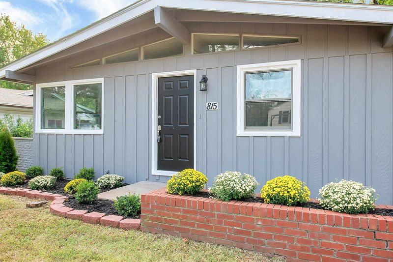815 E 5th St, Newton, KS 67114