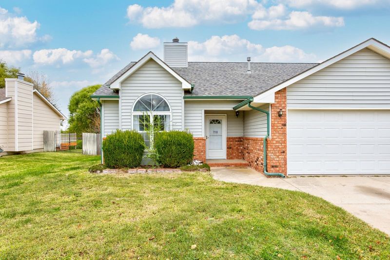 740 E Plantation Rd, Maize, KS 67101