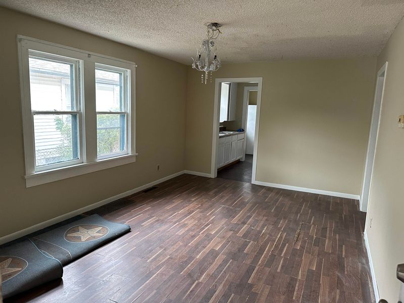 2805 W Maple St, Wichita, KS 67213